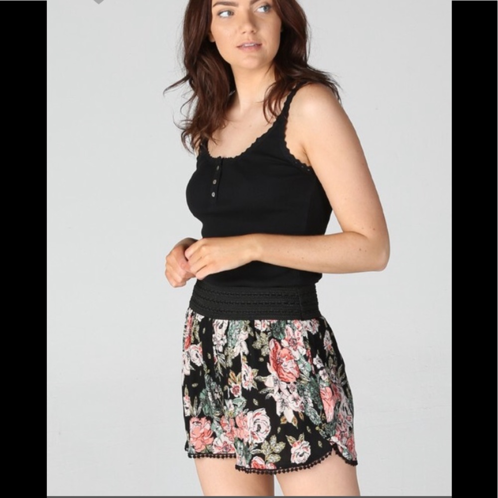 Angie floral lace trim shorts
